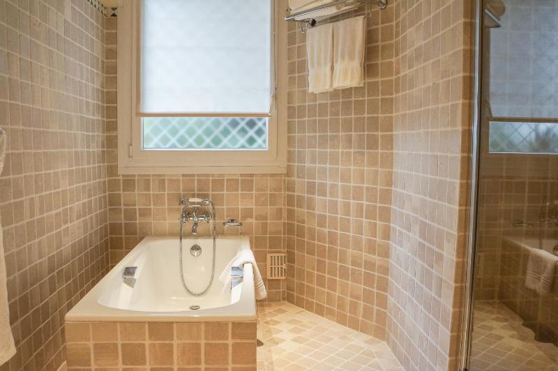 Suite Baie des Anges with Full Sea View image 3