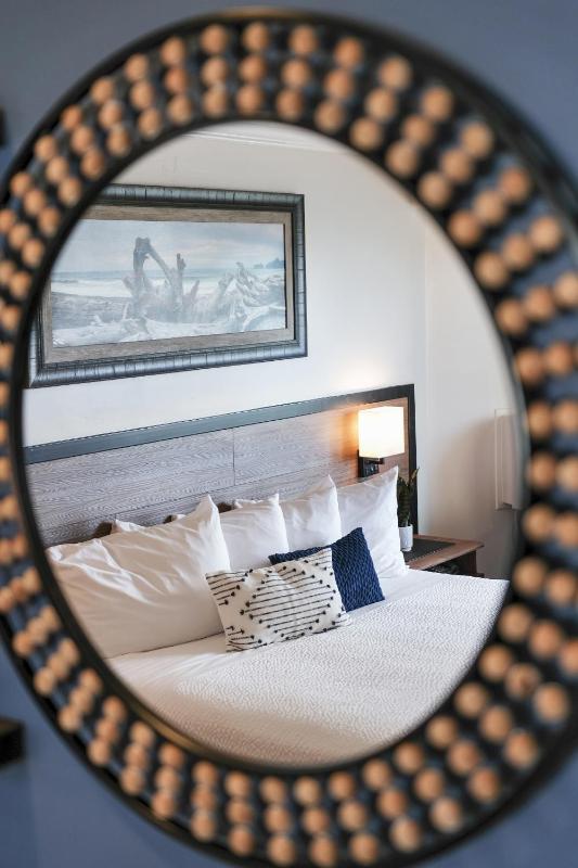 Deluxe King Room image 3