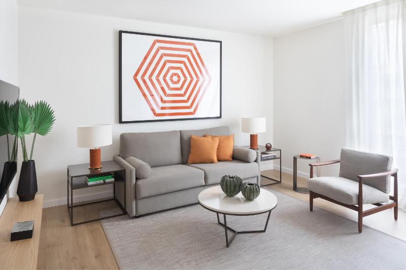 One-Bedroom Apartment image 3
