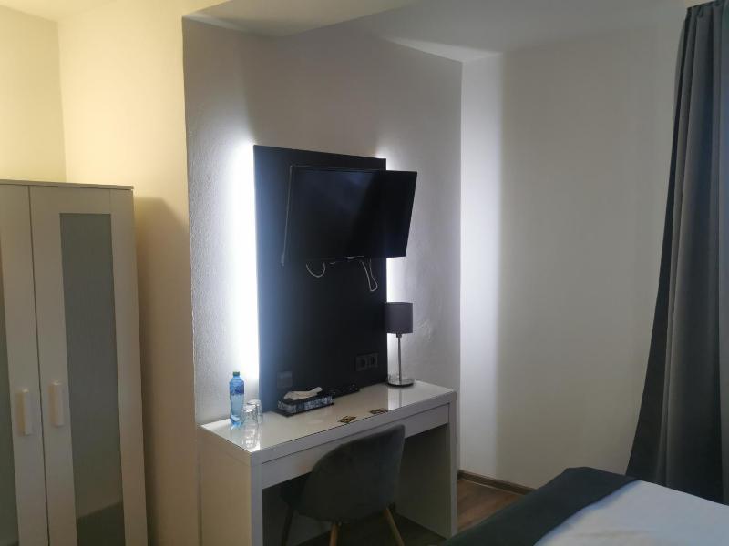 Double or Twin Room image 4