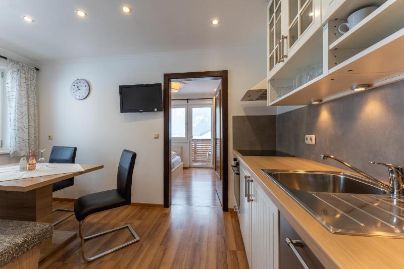 Two-Bedroom Apartment with Balcony (4 Adults) image 3