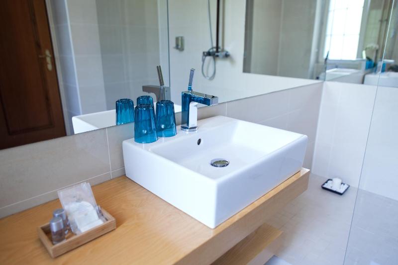 One-Bedroom Apartment image 2