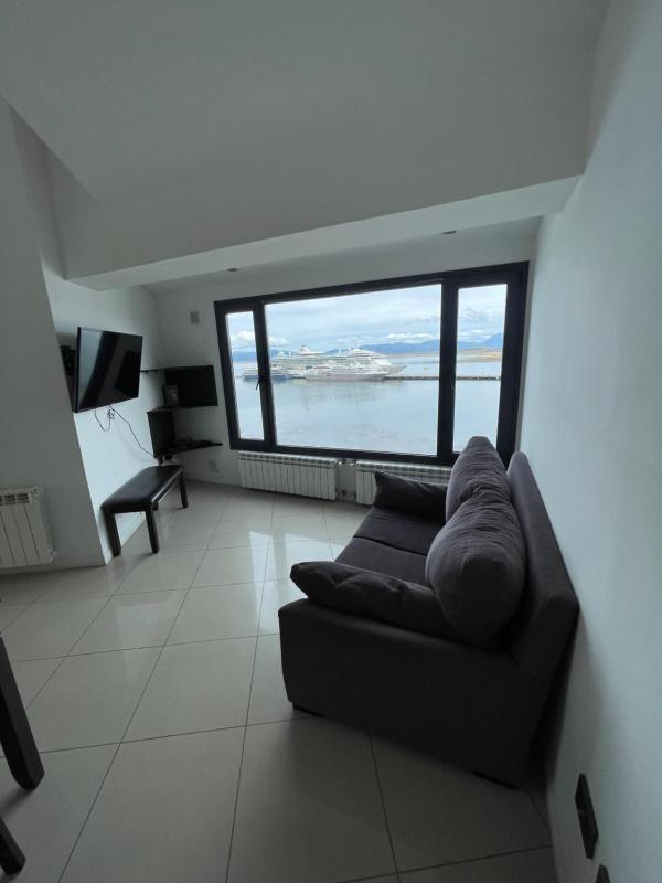 Entire apartment in the center top floor with view of the beagle - image 8