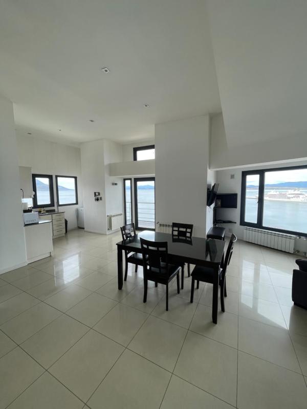 Entire apartment in the center top floor with view of the beagle - image 6