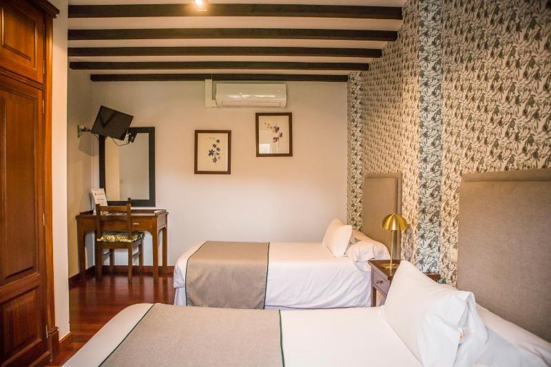 Twin Room image 2
