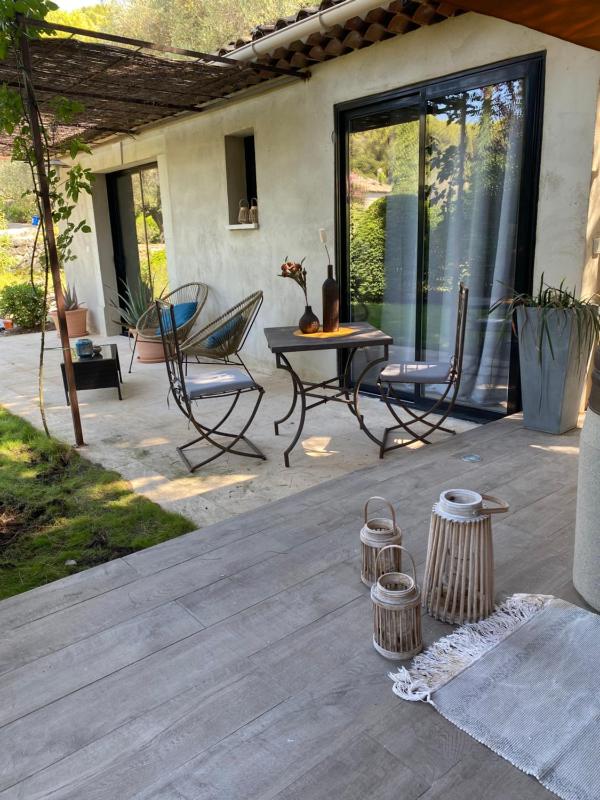 Deluxe King Room image 3