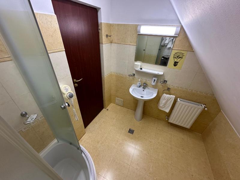 Single Room image 2