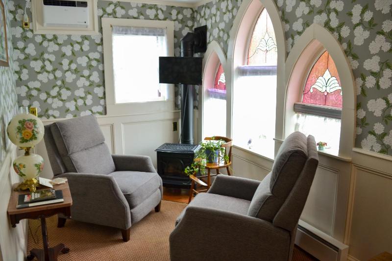 Queen Room image 4