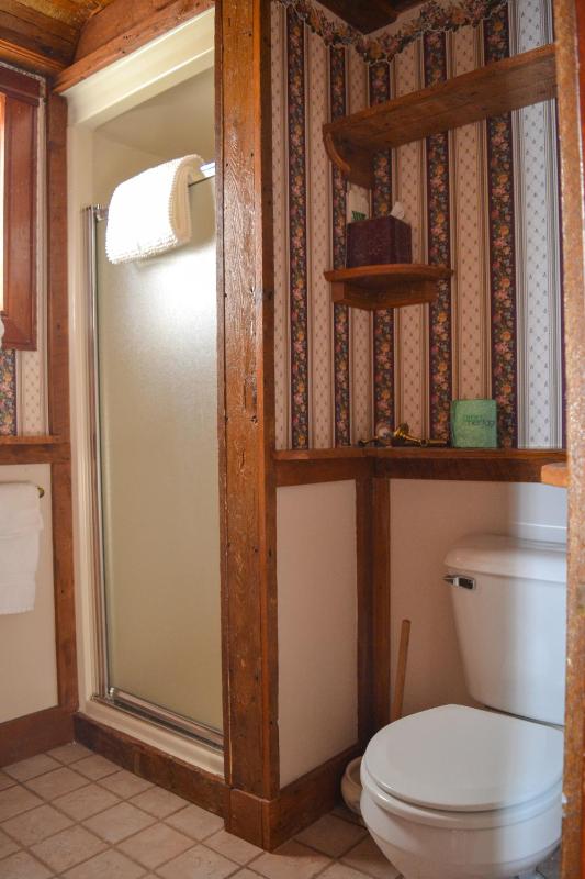 Queen Room image 2