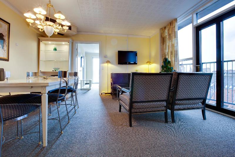 One-Bedroom Suite image 3
