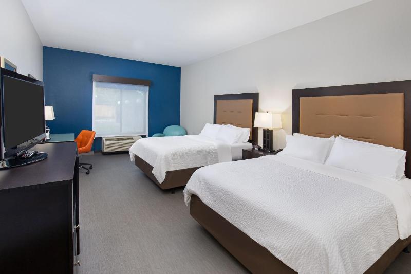 Standard Queen Room with Two Queen Beds image 3