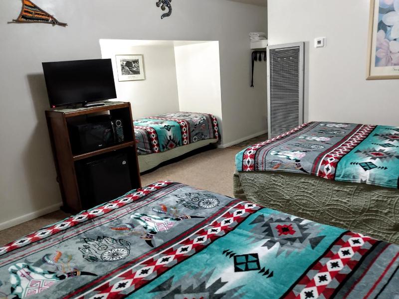 Basic Triple Room image 3