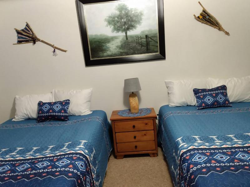 Queen Room with Two Queen Beds image 3