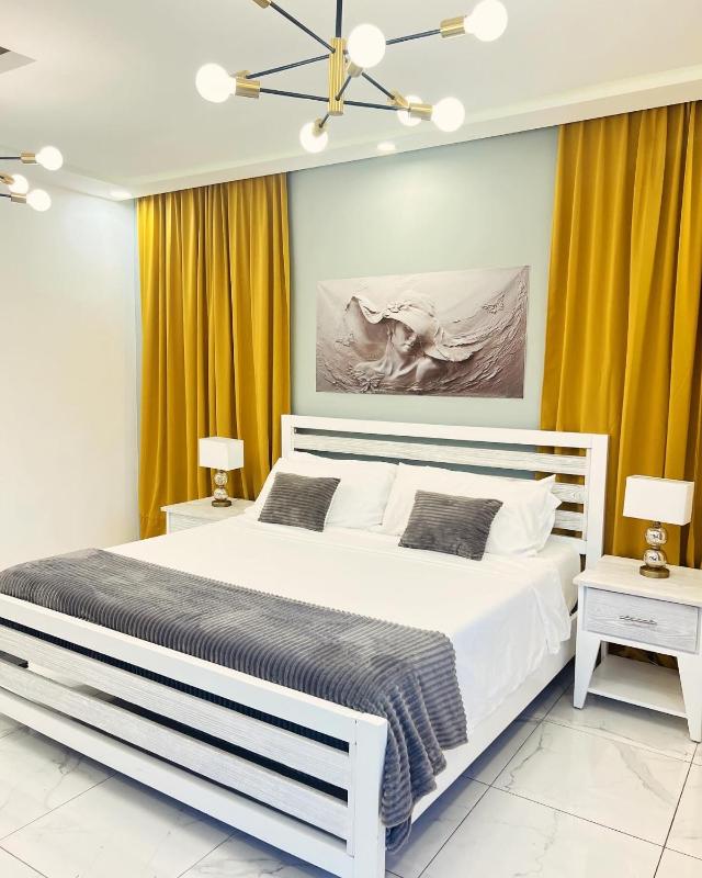 5 Star Villa minutes from Airport and Beaches - image 29