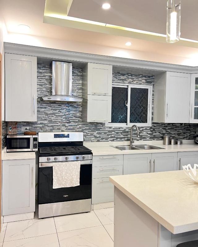 5 Star Villa minutes from Airport and Beaches - image 26