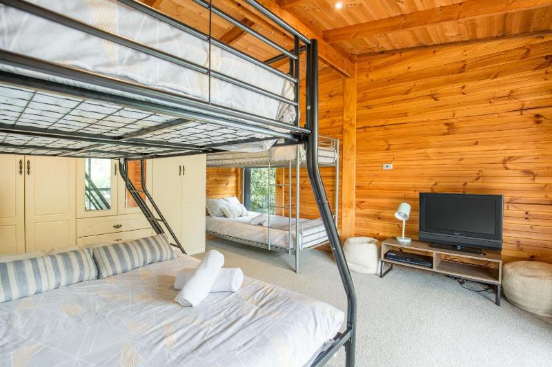 Hidden Orchard - Pet Friendly - 4 Mins Walk to Beach - image 5