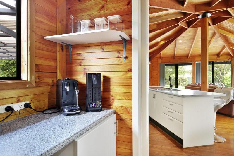 Hidden Orchard - Pet Friendly - 4 Mins Walk to Beach - image 8