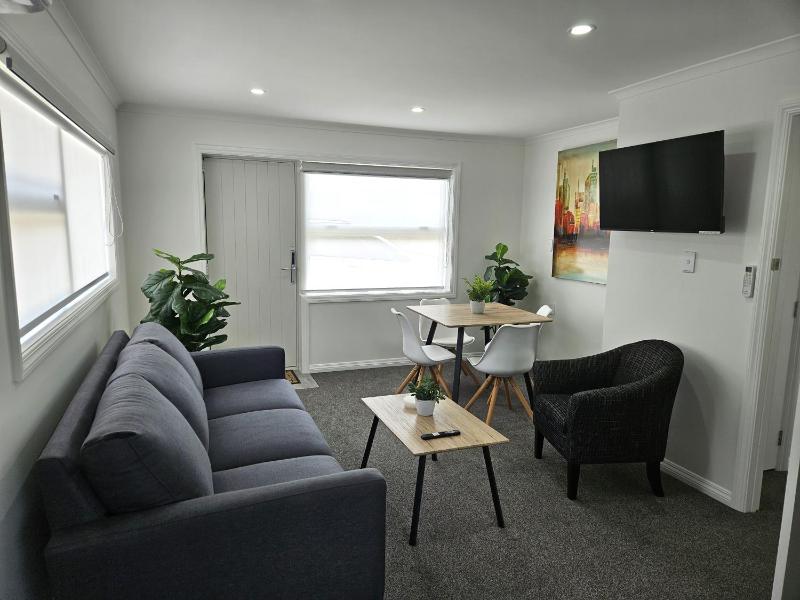 Redwood Apartments Unit 1 - image 11