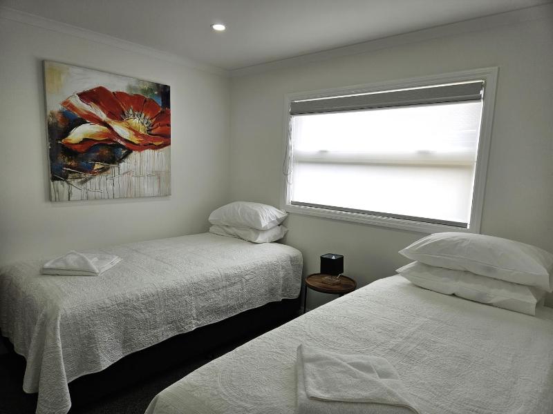 Redwood Apartments - image 6