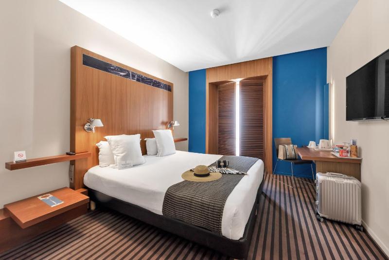 Superior Double or Twin Room with Beach Package image 2
