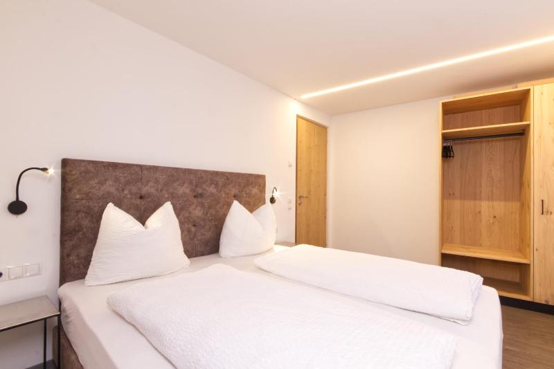 One-Bedroom Apartment image 1