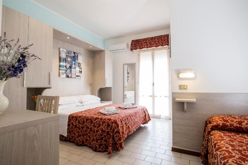 Triple Room with Balcony image 4