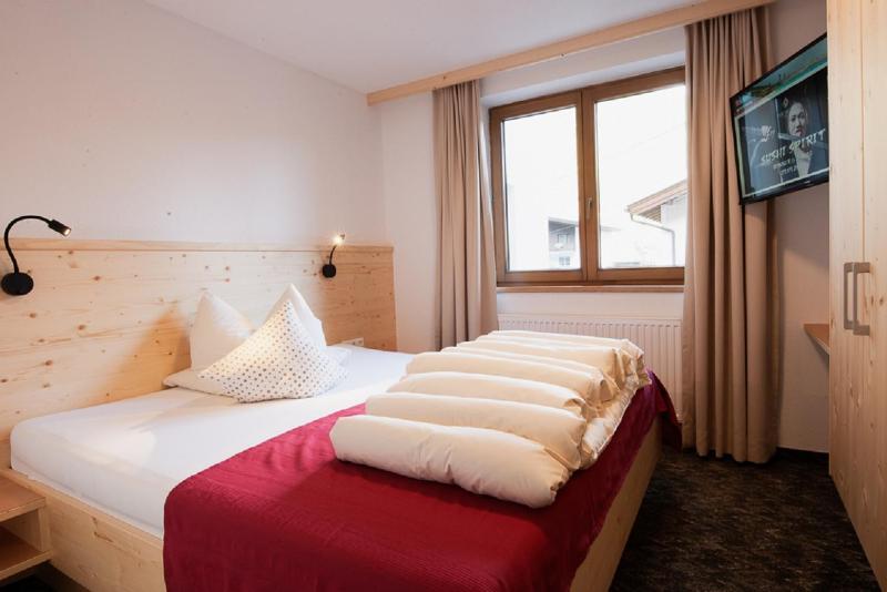 One-Bedroom Apartment with Balcony (3 Adults) image 1