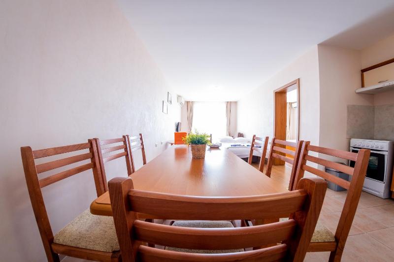 One-Bedroom Apartment with Balcony and Side Sea View (4 Adults) image 3