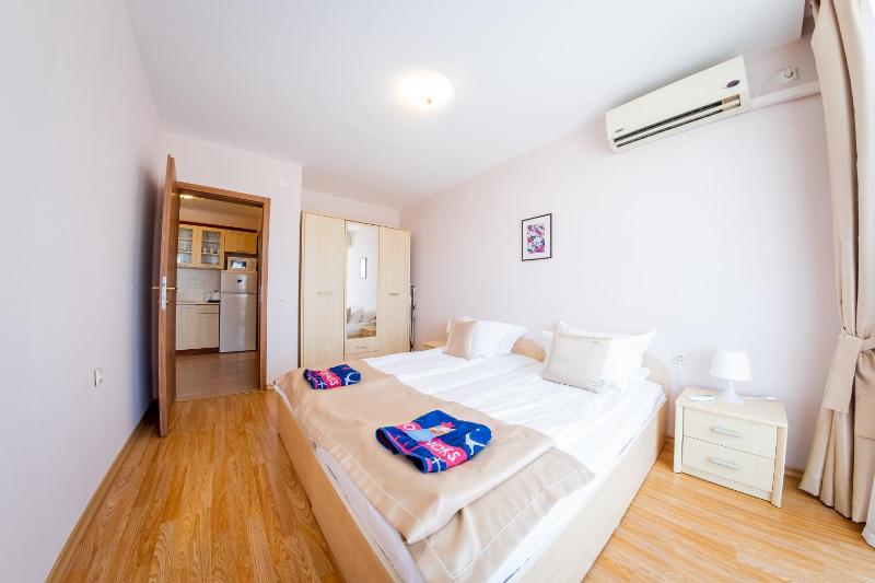 Three-Bedroom Apartment with Balcony and Side Sea View image 4