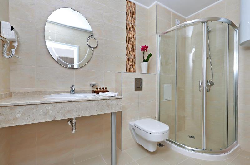 Double Room image 3