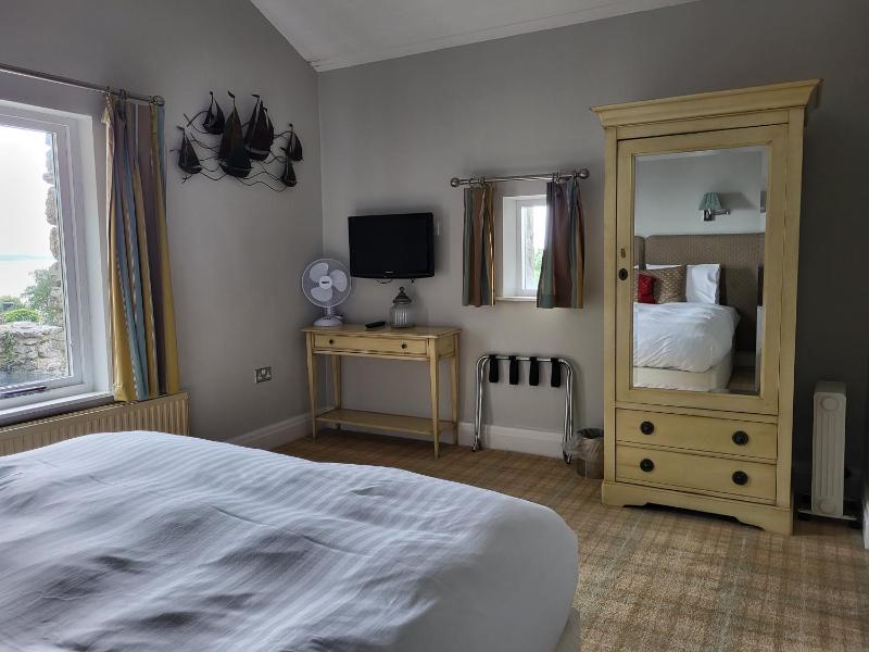 Suite with Sea View image 2