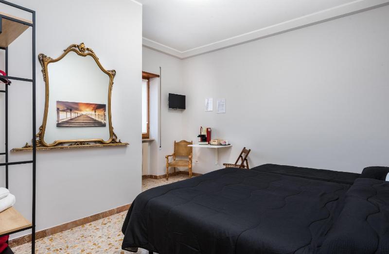 Deluxe Double or Twin Room with Mountain View image 3