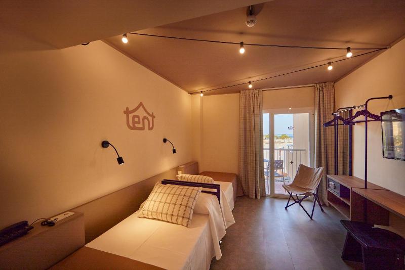 Double Room with Pool View - Unlimited Brunch image 3