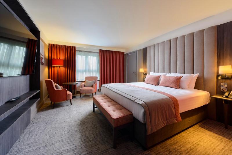 Standard Double Room image 3