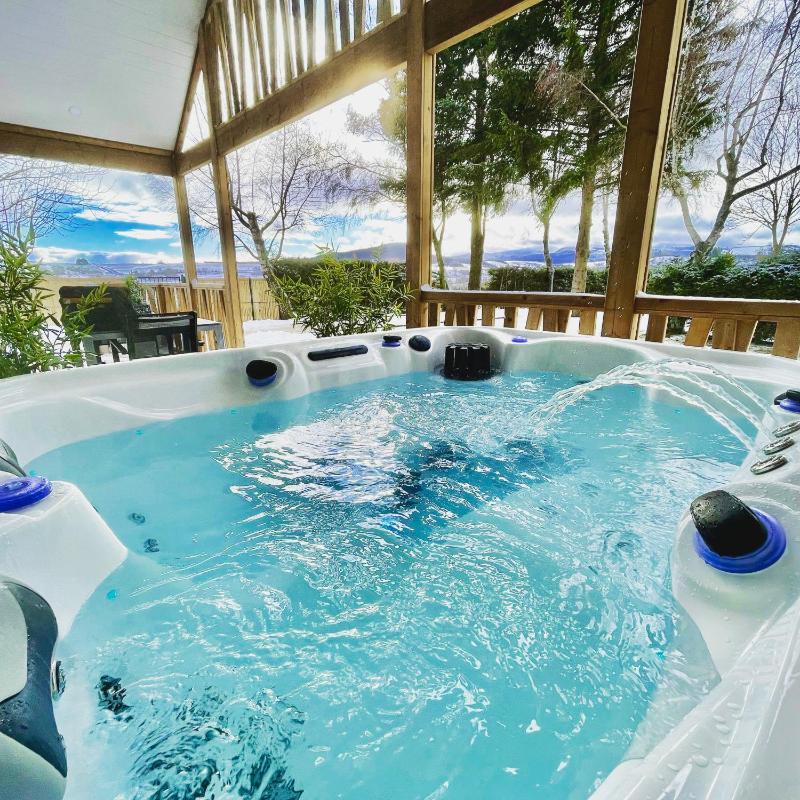 Suite with Hot Tub and Garden View	 image 3