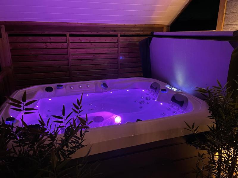 Suite with Hot Tub and Mountain View image 4