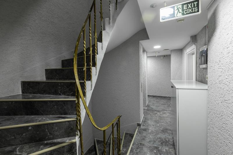 Classic Family Room image 3