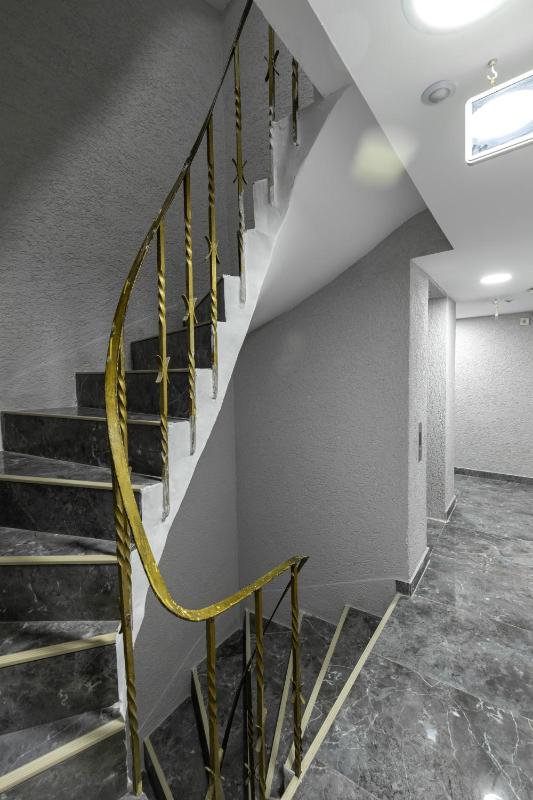 Classic Family Room image 2