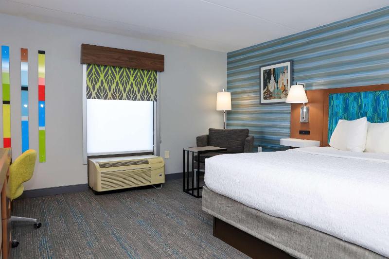 King Room with Microwave and Refrigerator - Non-Smoking image 3