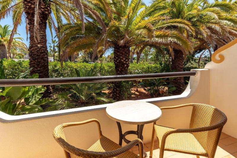 Double or Twin Room with Garden View image 3