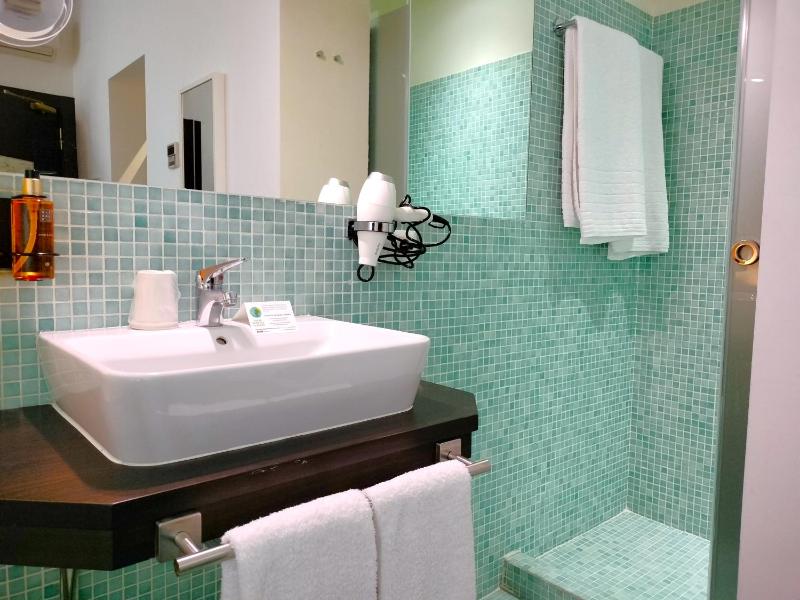 Double or Twin Room image 2