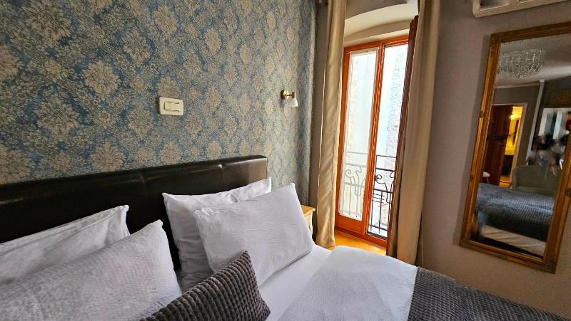 Double Room image 1
