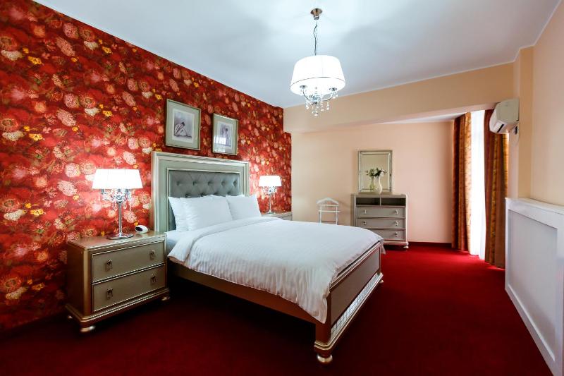 Superior Suite with Sofa image 4
