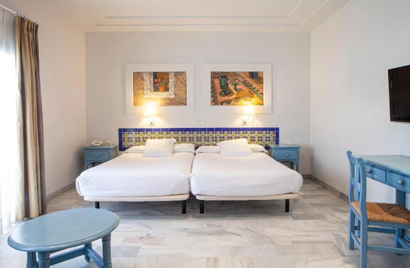 Superior Double Room image 3