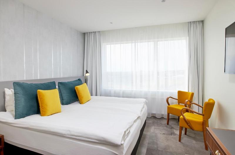 Large Double or Twin Room image 4