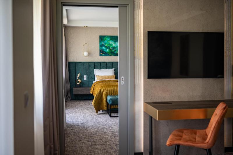 Deluxe Family Suite image 4