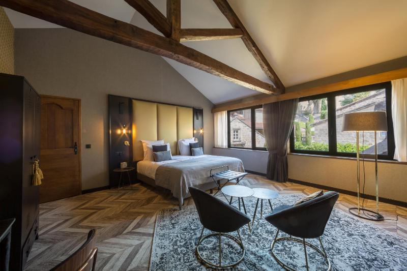 Family Suite with One Double Bed and Two Sofa Beds image 3