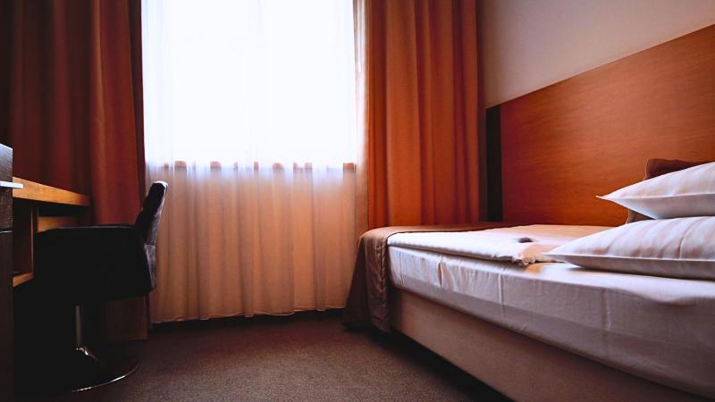 Single Room image 3