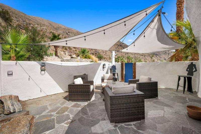 Santorini House Panoramic Palm Springs Views - image 32
