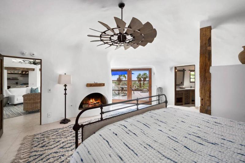 Santorini House Panoramic Palm Springs Views - image 40